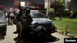 تصویر از محل رویداد حمله مهاجمان به یک اداره پولیس در شهر کراچی پاکستان 