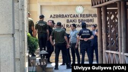 Fərid Mehralızadə məhkəmədən aparılır