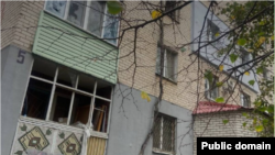 Наслідки одного з попередніх обстрілів Херсона