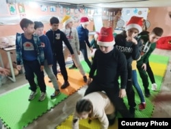 Безпечний простір для дітей, облаштований у підвалі