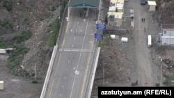 Ադրբեջանական անցակետը Հակարիի կամրջին՝ արգելափակված Լաչինի միջանցքի սկզբնամասում, արխիվ