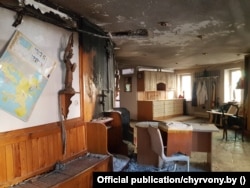 Чырвоны касьцёл у Менску пасьля пажару. Архіўнае фота