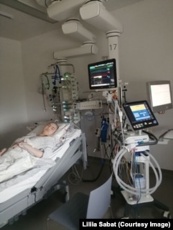 «Нам всі казали, що ви мусите оформитися як біженці, бо ви тут інакше не виживете»