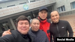 Журналисты Жоодар Бузумов, Максат Тажибек уулу, Сайпидин Султаналиев и Тыныстан Асыпбеков.