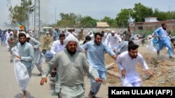 تدابیر امنیتی در اسلام‌آباد با ورود هزاران معترض عمران خان شکست خورده است.