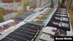 ТҮРКСОЙ уюму тарабынан чыгарылган кыргыз акын-жазуучуларынын китептери.