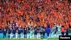 Գերմանիա - Նիդերլանդների հավաքականը և երկրպագուները տոնում են հաղթանակը, Մյունխեն, 2-ը հուլիսի, 2024թ.