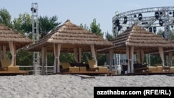 Бюджетные учреждения, несмотря на зимний сезон, требуют от своих сотрудников внести свой вклад в приобретение путевок в «Авазу» (Аваза. Фото из архива) 