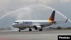 Հայաստան - Fly Arna-ի օդանավը վայրէջք է կատարում Երևանի «Զվարթնոց» օդանավակայանում, արխիվ