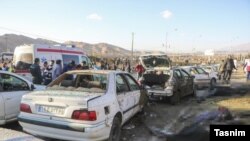 محل انفجارها در شهر کرمان ایران. شماری از موترهای که در این انفجار ها تخریب شده اند.