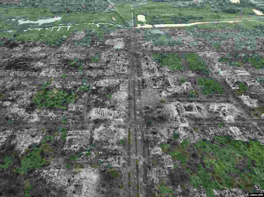 2023-nji ýylyň maý aýynda Marinkanyň etegindäki weýran edilen obalar. Marinka geçen ýylyň dekabrynda, rus goşuny tarapyndan basylyp alyndy. &nbsp;Şol wagtda, Ukrainanyň Ýaragly Güýçleriniň Baş serkerdebaşysy Waleriý Zalužnyý &quot;ol şäher indi ýok&quot; diýipdi.