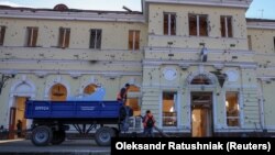 Вокзал у Херсоні після одного з попередніх російських обстрілів (архівне фото)