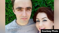 Шабнам Худойдодова со своим братом Комроном 