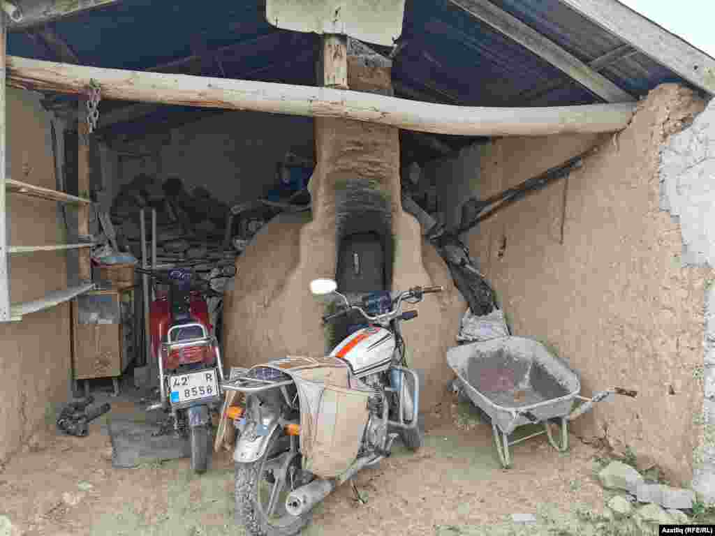 Бу мич&nbsp;&mdash; Габдерәхим һәм Хәдичә Аккош гаиләсендә