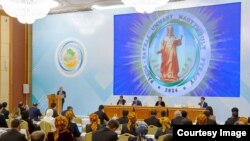 “Türkmenistanda syýahatçylygy ösdürmegiň esasy ugurlary we mümkinçilikleri” atly halkara maslahata gatnaşyjylar. TDH-nyň fotosuraty