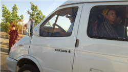 Diňle: S.Türkmenbaşy etraby-Daşoguz arasynda sürüjiniň 'häkimi ozup geçmegi' minibus gatnawyna täsir etdi