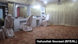 یکی از آرایشگاه های مسدود شده در ولایت نیمروز 