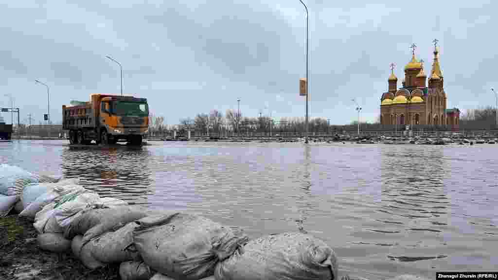 В ДЧС региона сообщили, что в дачных массивах вдоль двух рек живет более 900 семей&nbsp;