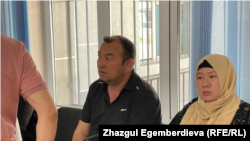 Кемпир-Абад иши боюнча айыпталгандардын бири - Улукбек Маматаев (солдо) ден соолугуна байланыштуу үй камагына чыгарылган. Бишкек. 22-июнь, 2023-жыл.