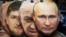Маски с изображением президента России Владимира Путина, главы ЧВК «Вагнер» Евгения Пригожина и главы Чечни Рамзана Кадырова (справа налево) в сувенирном магазине. Петербург, Россия, 4 июня 2023 года