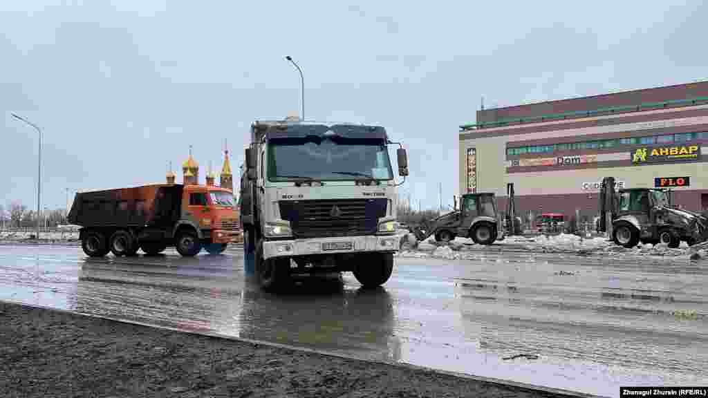 Премьер-министр Олжас Бектенов признал, что подготовка к паводкам была&nbsp;формальной. Талые воды затапливают населенные пункты на севере, западе, востоке и в центре Казахстана практически каждую весну