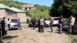 Տավուշի մարզպետը Կիրանցում հանդիպեց գյուղացիների հետ, ինչից հետո նրանք բացեցին ճանապարհը