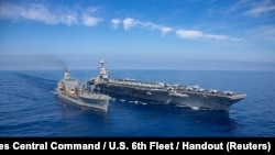Крупнейший в мире авианосец "Джеральд Форд", направленный администрацией Дональда Трампа к берегам Венесуэлы, с кораблем сопровождения