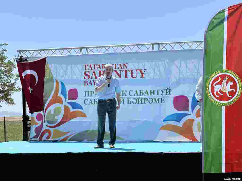 Аны шушы авылда туып-үскән, дини белем алган рухани Хәйрулла Акай укыды. Русиядәге, Фәләстиндәге мөселманнарга карата залимлек тукталсын дип тә дога кылды ул.