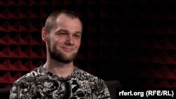 Cержант Національної гвардії України Андрій Старинщак розповідає про перебування у російському полоні, студія Радіо Свобода, 2024 рік