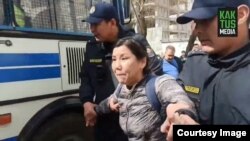 Бурул Усманали. Бишкектеги орус элчилигинин алдындагы акция.