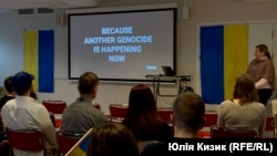 Олександра Тершак-Ґуставссон спільно з Українською громадою в Ґетеборзі проводить захід присвячений пам’яті жертв Голодомору. Швеція, 2022 рік