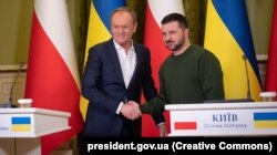 Президент України Володимир Зеленський і прем’єр-міністр Польщі Дональд Туск (ліворуч). Київ, 22 січня 2024 року
