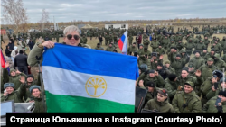 Певец Радик Юльякшин (Элвин Грей) на концерте для мобилизованных. Казань, октябрь 2022 года.