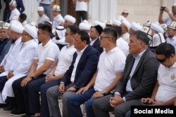 Церемония открытия нового здания муфтията, Райымбек Матраимов – в середине. 27 августа 2023 г.