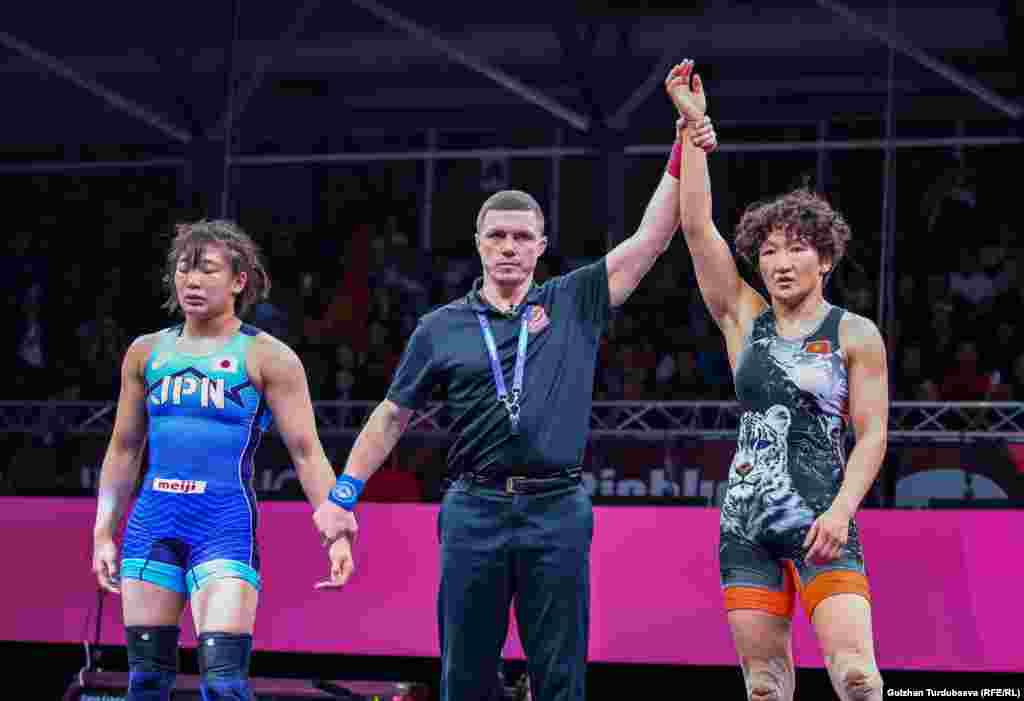 Тыныбекова Дүйнө чемпионатында үч алтын, бир коло байгеге ээ болгон. Олимп оюндарынын күмүш байгесинин, бир катар эл аралык мелдештердин байге ээси.