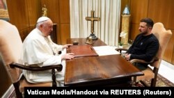 Президент Украины В. Зеленский встречается с папой римским Франциском