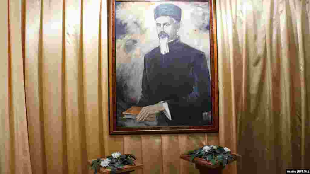 Риза Фәхретдиннең рәссам Шамил Шәйдуллин ясаган портреты. Музейга Татарстанның беренче президенты Миңтимер Шәймиев бүләк иткән