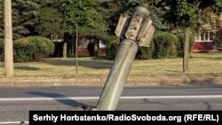 Одна з ракет влучила в дорогу