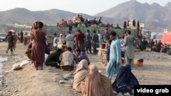 مهاجران افغان که از پاکستان اخراج شده اند می گویند با مشکلات مختلف روبه‌رو اند.