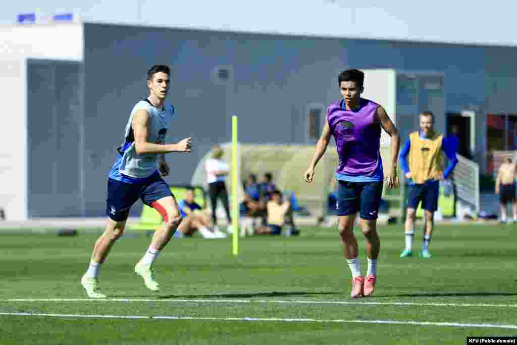 Кыргызстандын футбол боюнча курама командасы 7-январда Дохага барган. Кыргызстан курамасы F тайпасында ойнойт. 16-январда Таиланд, 21-январда Сауд Арабиясы, 25инде болсо Оман менен беттешет.