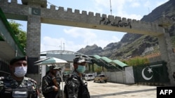 دروازه تورخم که به عنوان نقطه صفری میان افغانستان و پاکستان نیز شناخته میشود