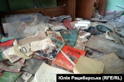 У кабінеті в Олени