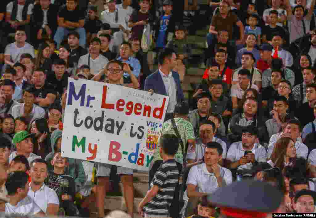 Бул беттешке билеттер 2000 сомдон 8000 сомго чейин сатылды.&nbsp;