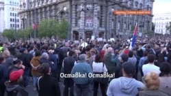 "Не очаквах да се случи у нас". Масови протести в Сърбия срещу оръжията