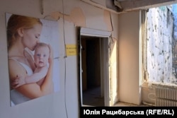 У холі пологового