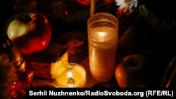 «Як і щороку, вікно Президентського палацу було освітлено символічною свічкою» (фото ілюстраційне)