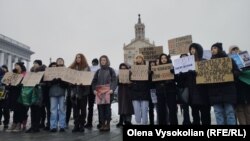 Рідні військовополонених зібралися на всеукраїнську акцію. Київ, 10 грудня 2023 року