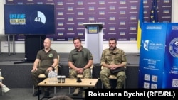 Андрій Юсов, Петро Яценко та Віталій Матвієнко під час пресконференції в Києві