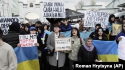 Ілюстраційне фото. Під час акції протесту проти УПЦ (Московського патріархату) біля входу до Києво-Печерської лаври. Київ, 1 квітня 2023 року