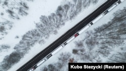 Українські прикордонники фіксують певний рух вантажівок через кордон з Польщею, але тої інтенсивності, яка була до початку блокади, зараз немає.